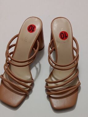 NINE WEST Women's Tan Glowy 3 Slip  On Strappy  Sandals- 10